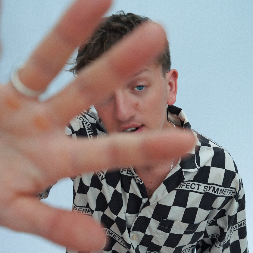 Comer Loome Returns With New Summer Bop ‘Thoughts On U’