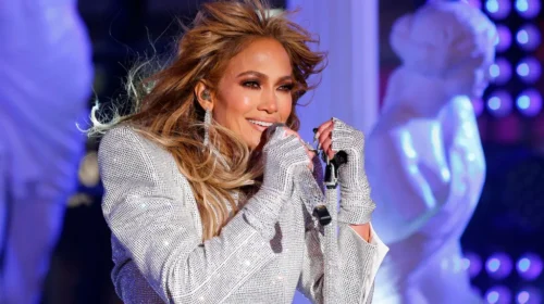 Beautiful Jennifer Lopez performing on stage