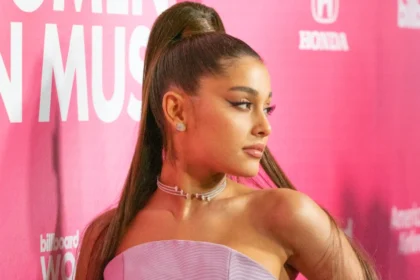 Ariana Grande and Weverse