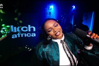 Yemi Alade performing her song 'tomorrow' at Glitch Session