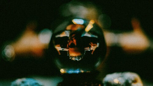 LEAH MASON PRESENTS DEBUT ALBUM HEXED