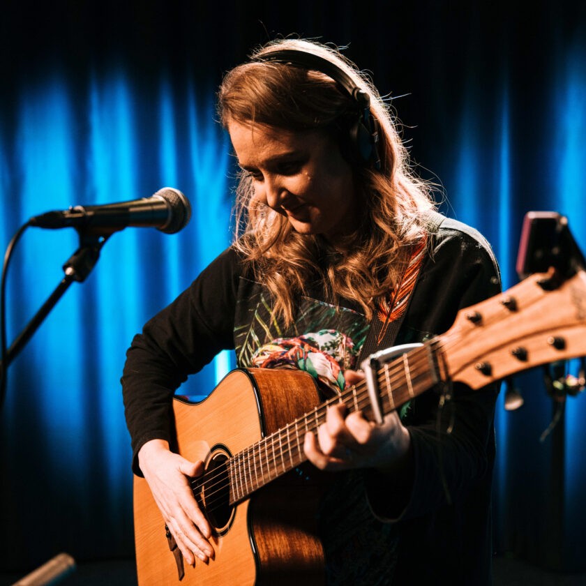 Sarah Buckley Releases New Single ‘Broken Wing’ Sarah Buckley - Broken Wing