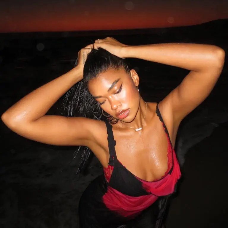 Amber Mark Unveils Smooth New Single "Sink In" 52 Amber Mark Sink In
