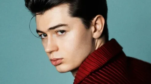 Elliot James Reay Boy In Love