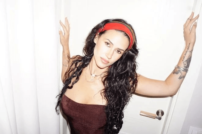 Kat Dahlia Shares New Single “Regina” 52 Kat Dahlia Regina