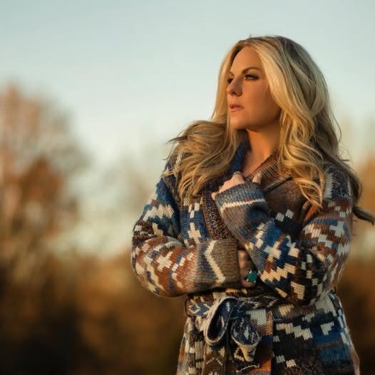 Hannah Anders Outside Looking In