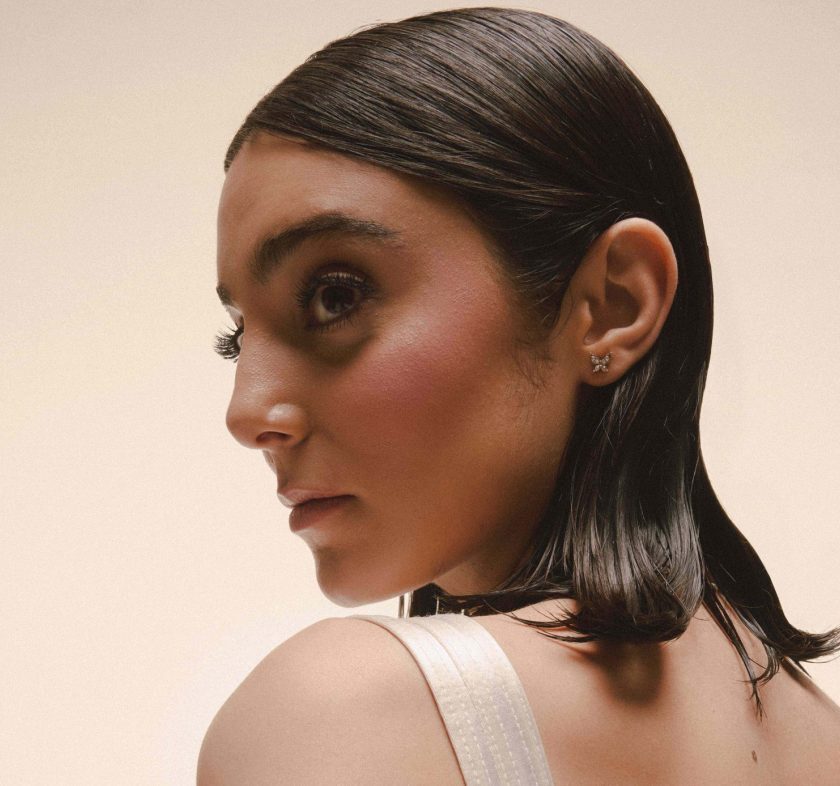 Ananya Returns with Haunting New Single “All That Glitters Isn’t Gold” Ananya All That Glitters Isn’t Gold