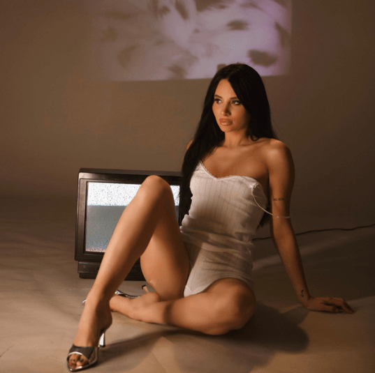 Anna Catharina Returns With New Single 'Eyes On Me' 52 Anna Catharina Eyes On Me