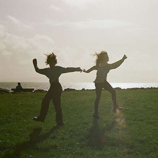 Elle Leon Gallagher A Chara