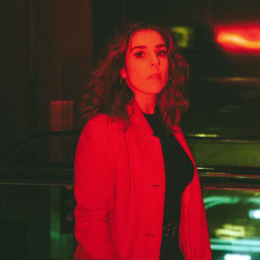 Aless Arias Returns with Fiery New Single “Deep End” Aless Arias Deep End