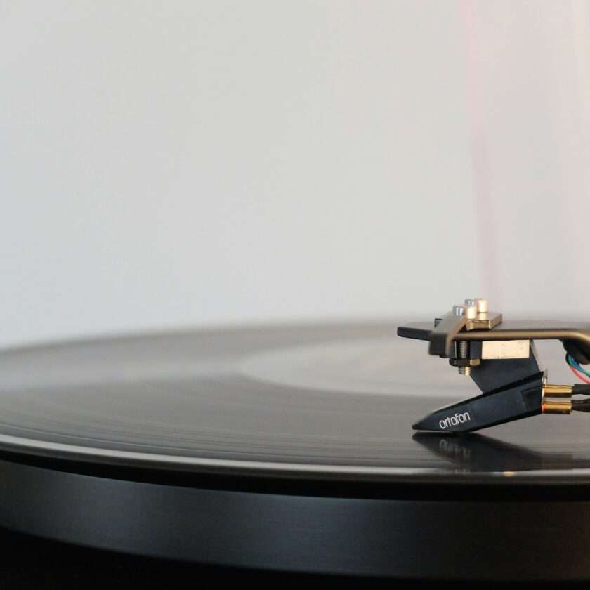 Shaping the energy in electronic music with hit sound effects spinex
