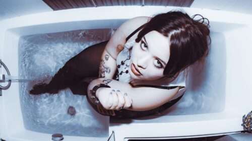 Girl Apocrypha - Dealer