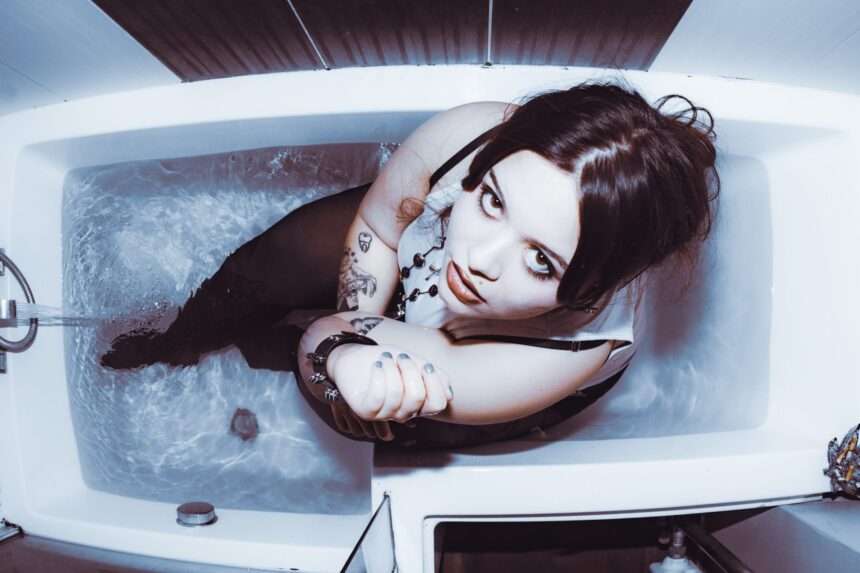 Girl Apocrypha - Dealer