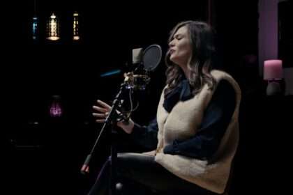 Lauren Minear - Bruise (made of glass version)