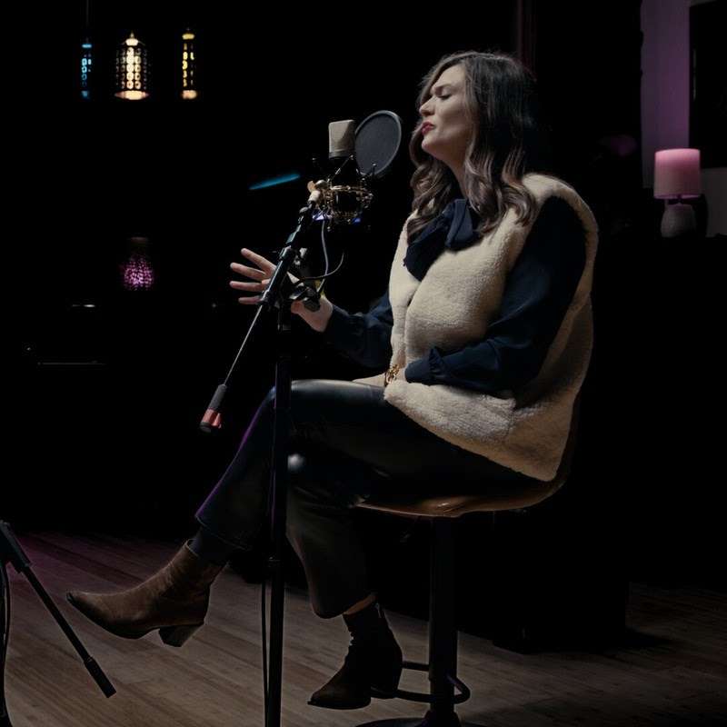 Lauren Minear - Bruise (made of glass version)