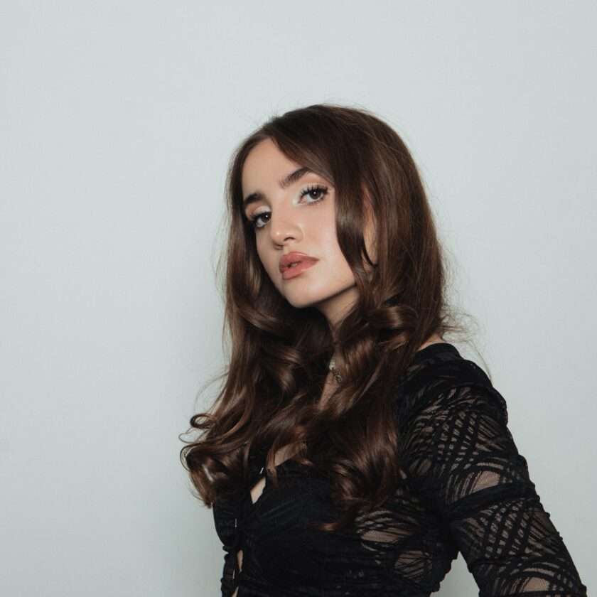 Pia Baris Finds Beauty in Uncertainty on Stunning Debut EP ‘stardust’ Pia Baris - Stardust