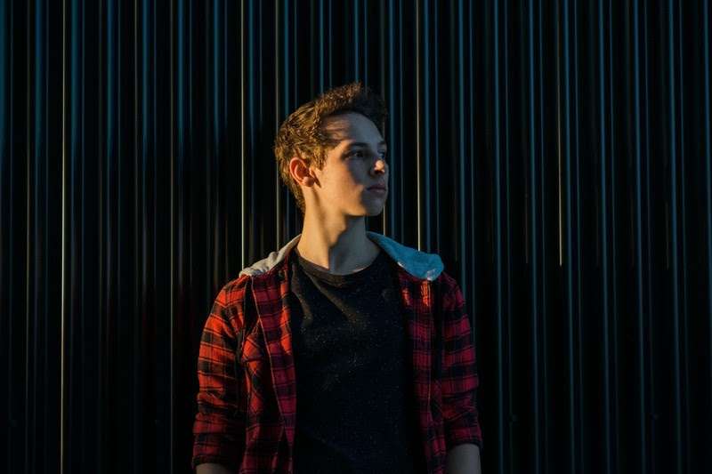 Zach Riley Returns With With Summer-Ready Pop-Rock Anthem "Wasting Away” 53 Zach Riley Returns Wasting Away